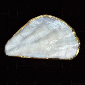 Beautiful vintage weighted shell, goldtone, scarf holder